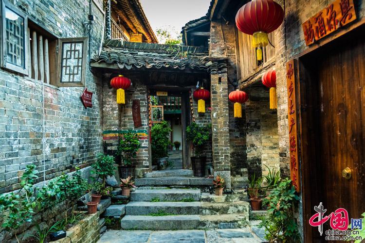 把20只螃蟹的蟹黄掏出来，做了一道秃黄油，满满的蟹黄拌饭太爽